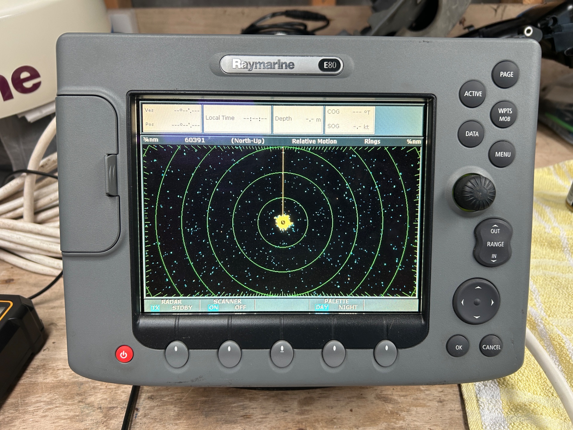 Raymarine E80 Classic Multifunction Display / Chartplotter / Radar – E02011 – Tested Working for sale in Wimborne – photo 1