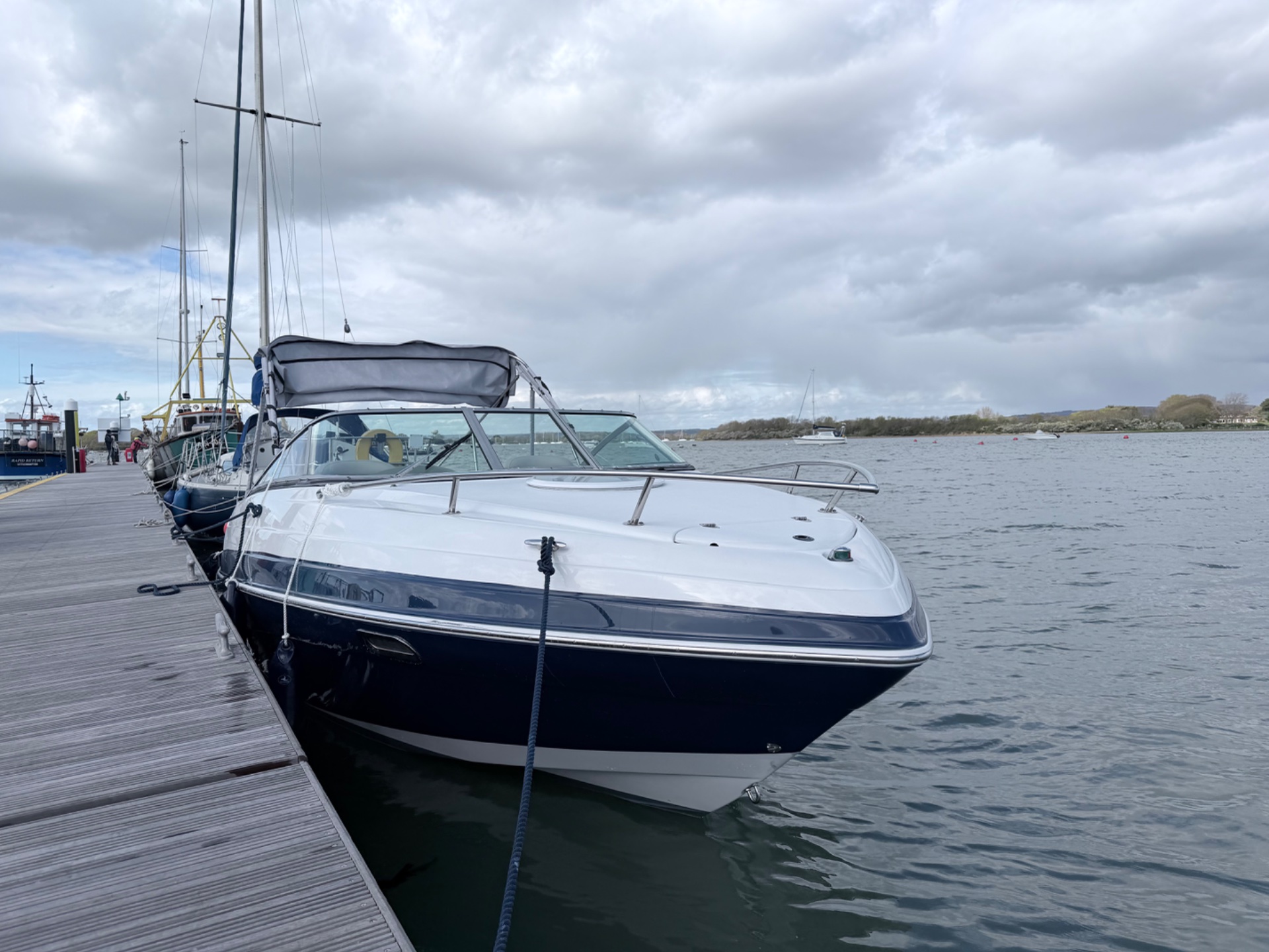 Four Winns Sundowner power boat